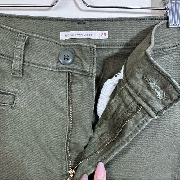Levi's® Ribcage Wide Leg Crop in Forest Green Size 25 - Picture 5 of 10